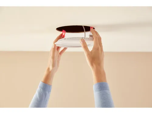 Không gian ánh sáng trắng và màu Hue Slim Downlight L