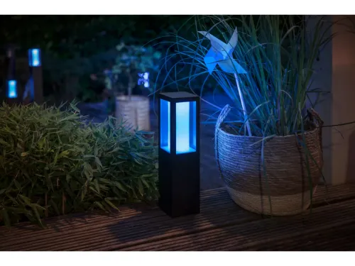Không gian ánh sáng trắng và màu Impress Pedestal Light