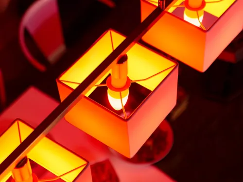 Không gian ánh sáng trắng và màu Hue Bulb – E14